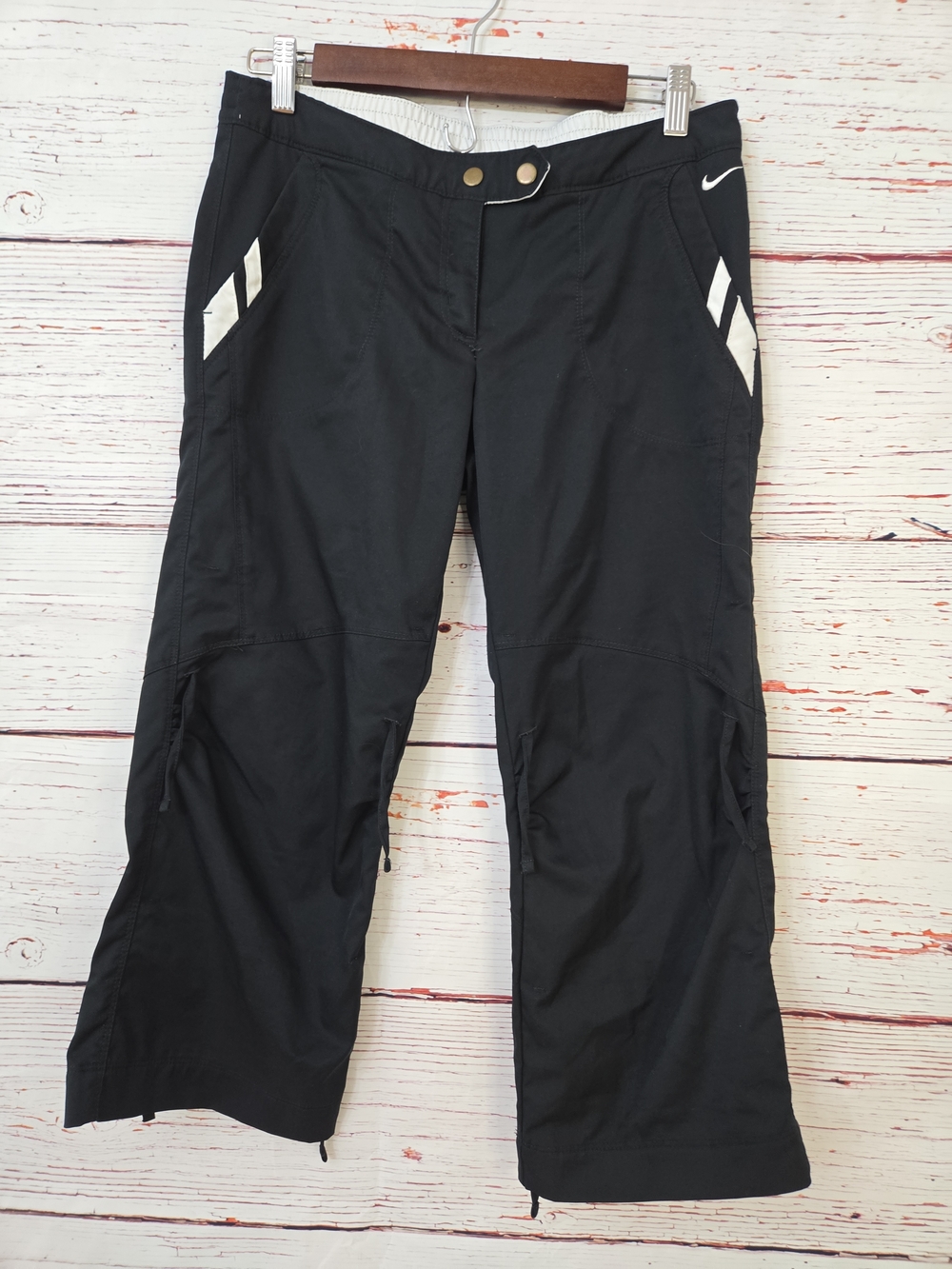 Nike Women’s Black Athletic Cargo Capri Pants Size S